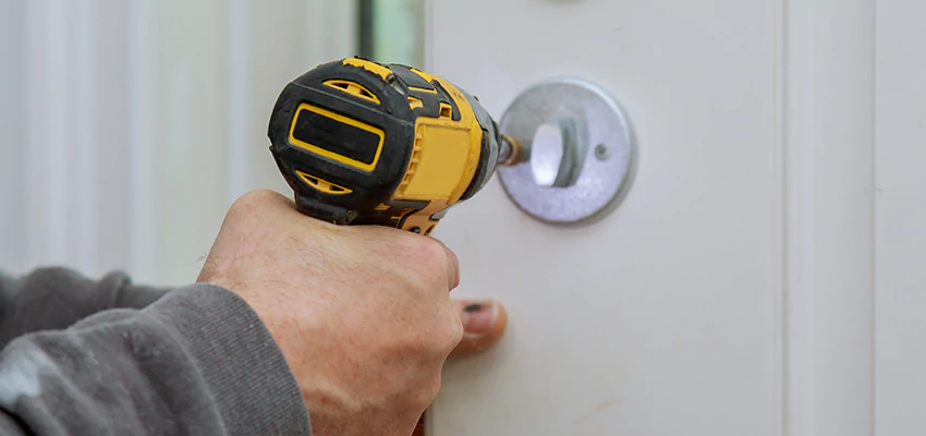 Street Locksmith For Smart Lock Repair in Deltona, FL